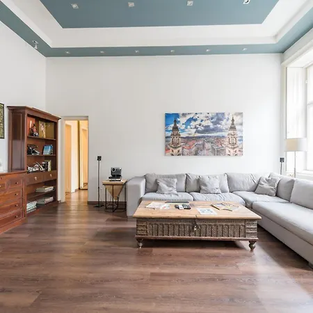 Venus - Broadway I Budapest