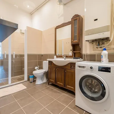 Venus - Broadway I * Budapest