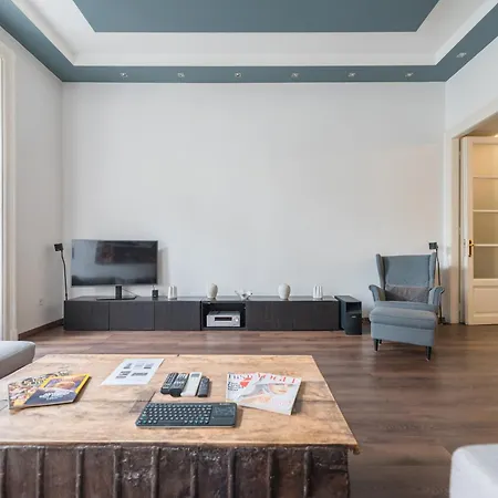 Venus - Broadway I * Budapest