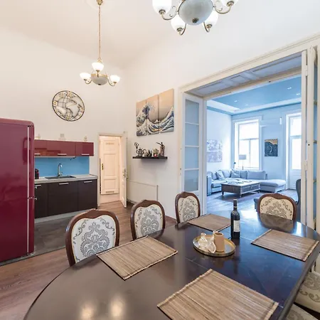 Venus - Broadway I * Budapest