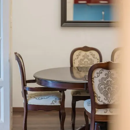 Venus - Broadway I * Budapest