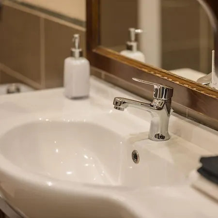 Venus - Broadway I Budapest