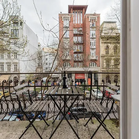 Venus - Broadway I *