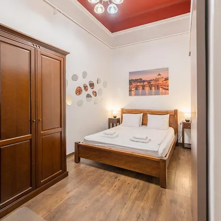 Venus - Broadway I * Budapest