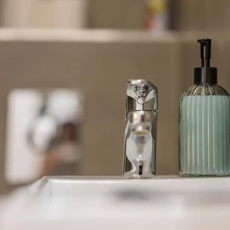 Venus - Broadway I *