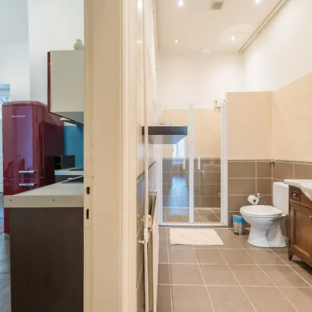 Venus - Broadway I Budapest