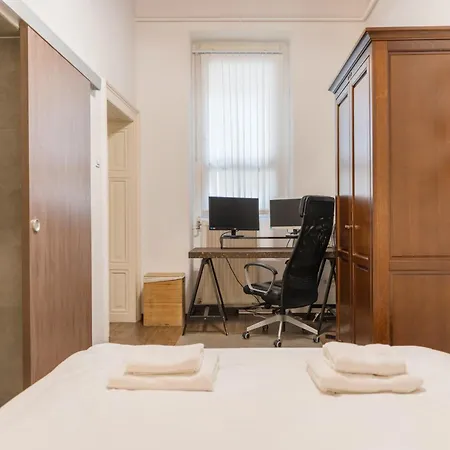 Venus - Broadway I *