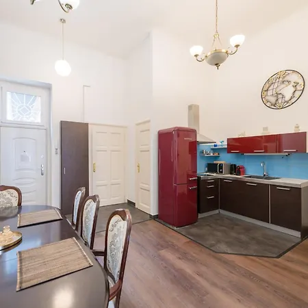 Venus - Broadway I *