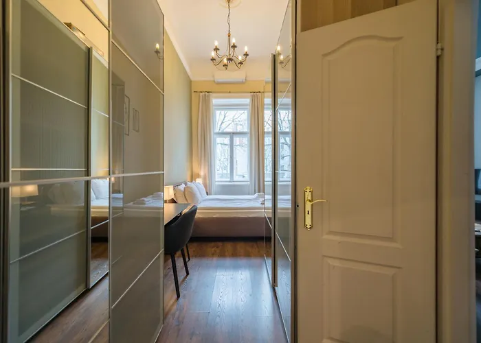 Venus - Broadway I *