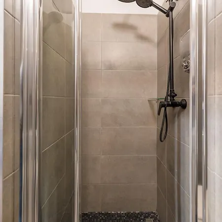 Venus - Broadway I Budapest